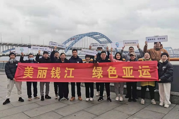 0111海塘物業(yè)工會(huì)開展“美麗錢江 綠色亞運(yùn)”毅行活動(dòng).jpg