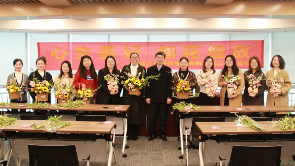 0304環(huán)保集團(tuán)工會(huì)組織開展三八婦女節(jié)“心生美好 如花綻放”主題插花活動(dòng).jpg