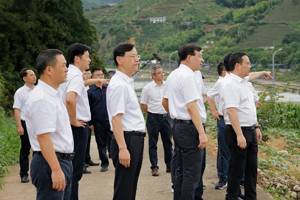 張利民章建成調(diào)研慶元抽蓄項(xiàng)目現(xiàn)場.jpg